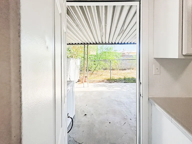 13020 N 21st Pl — Photo 17