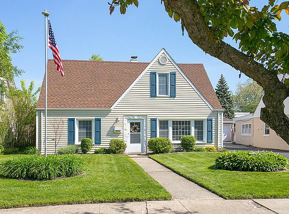 2nd image of 4212 W 99th Pl