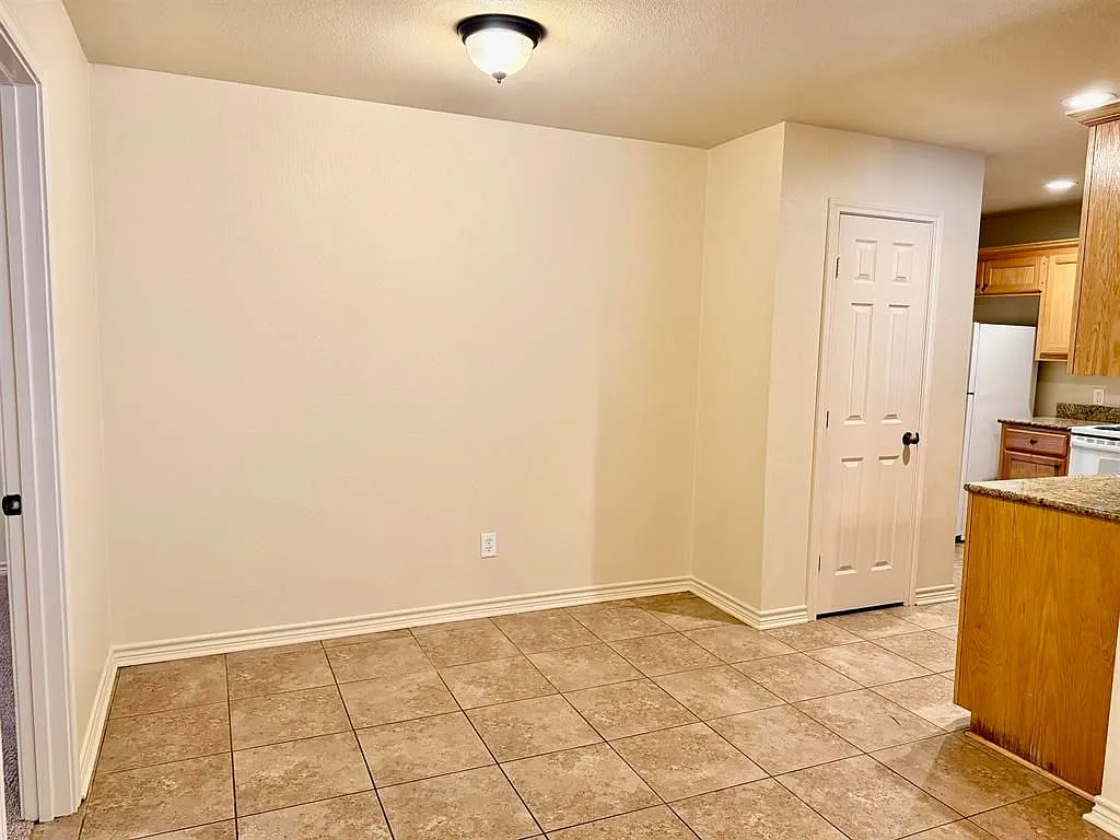 3 bed, 2.0 bath, 1300 sqft, $1,500 — Photo 4