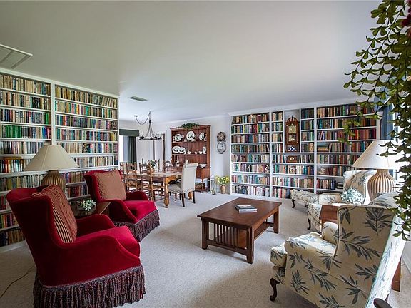 3rd image of 212 Chaucer Ln
