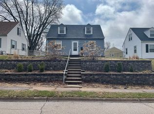 2745 Oak St, Bettendorf, IA