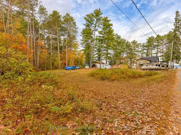 58 East St, Petawawa, ON K8H 2N7