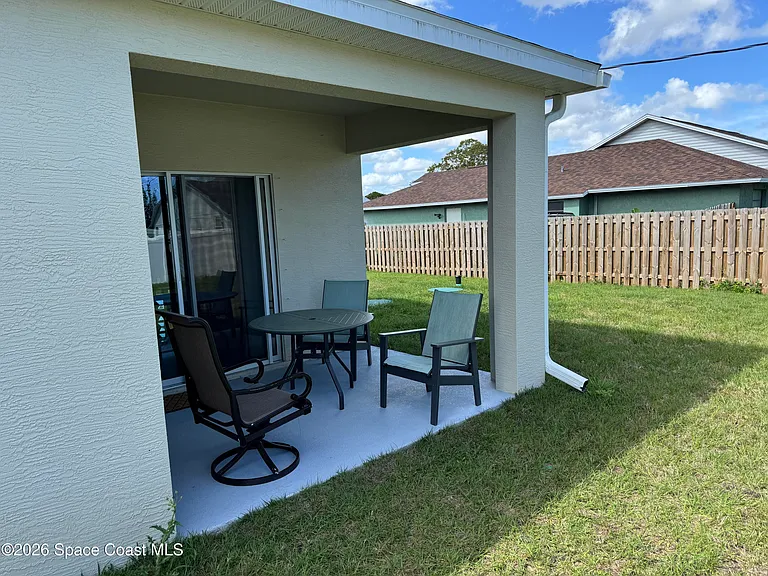 1349 Ashford Ave NE — Photo 14