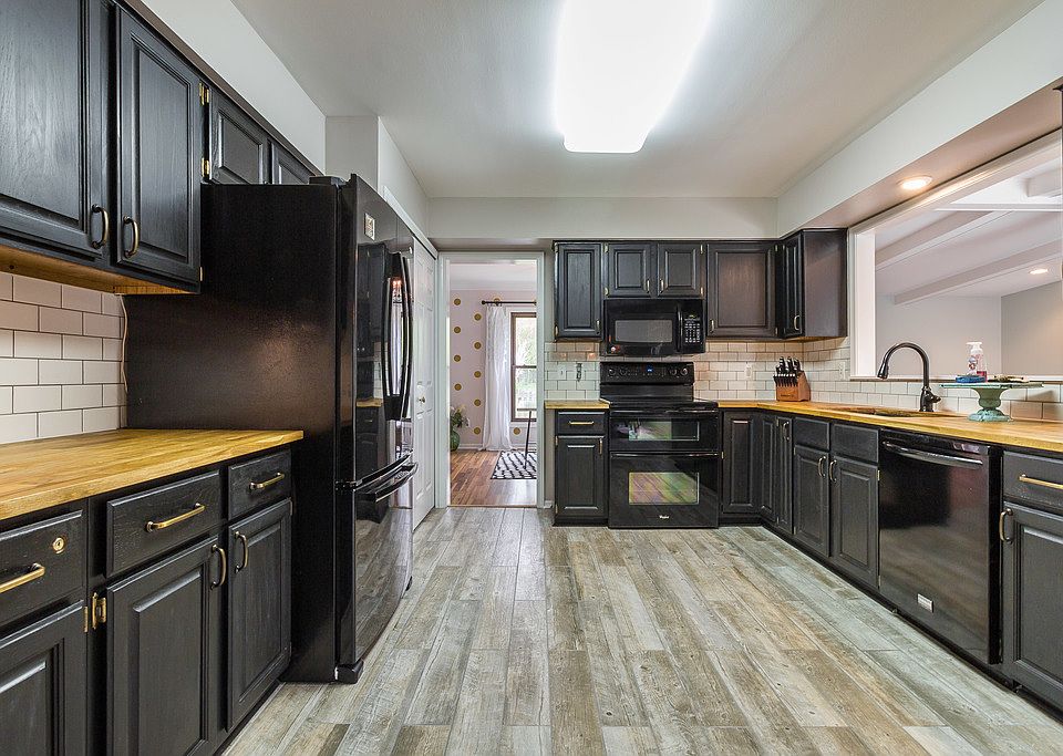 1st image of 34820 Fairfax Dr