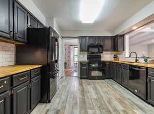 34820 Fairfax Dr, Livonia, MI 48152