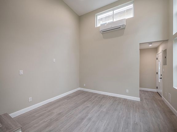 3rd image of 10967 Russett Ave