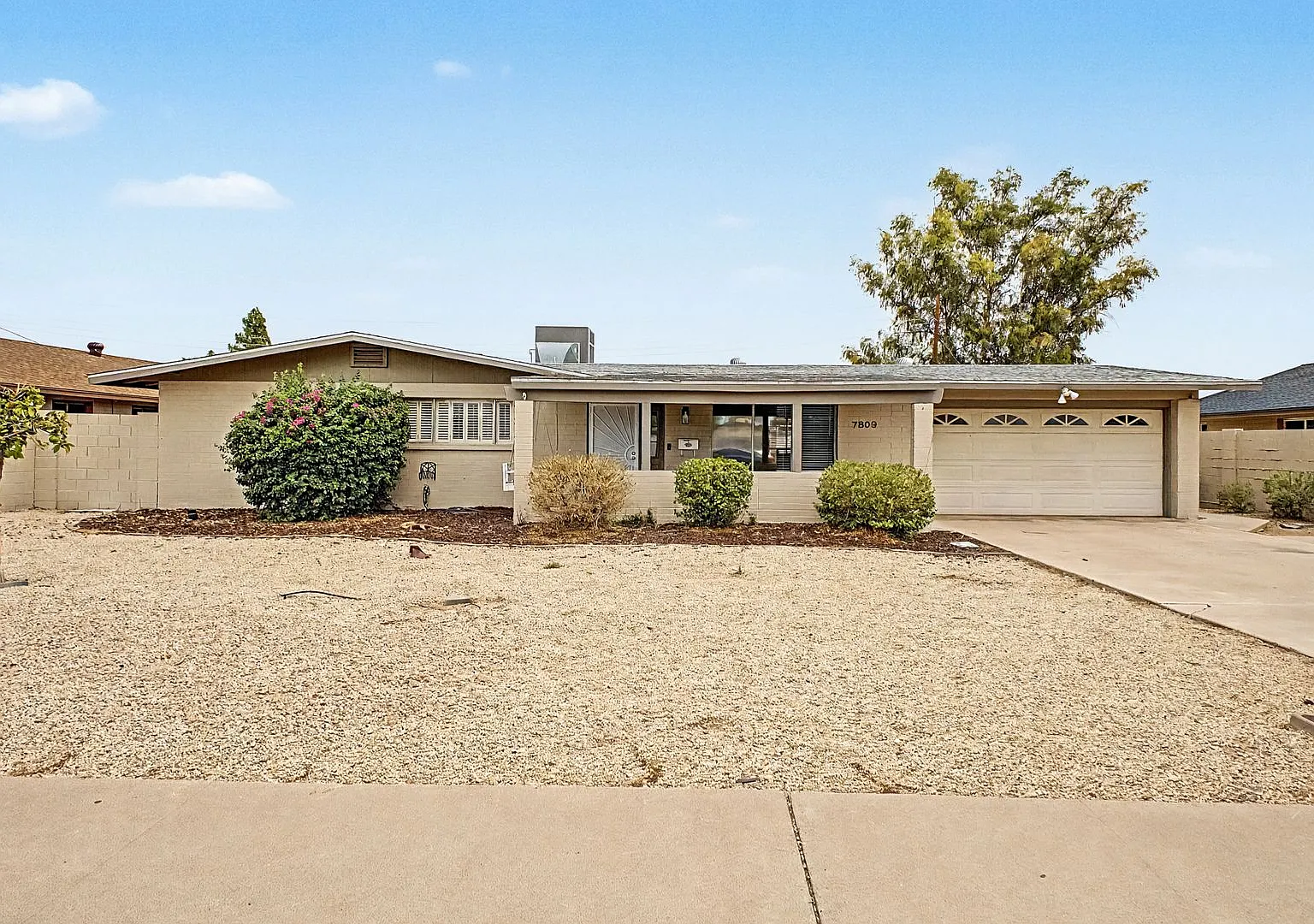 Gorgeous 3bed/2bath Home W/Pool In North Glen Square — Photo 1