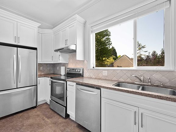 5th image of 16418 36a Ave