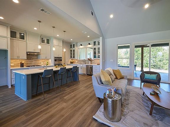 2nd image of 3426 Evergreen Ln