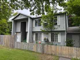 457 NW 17th St, Redmond, OR