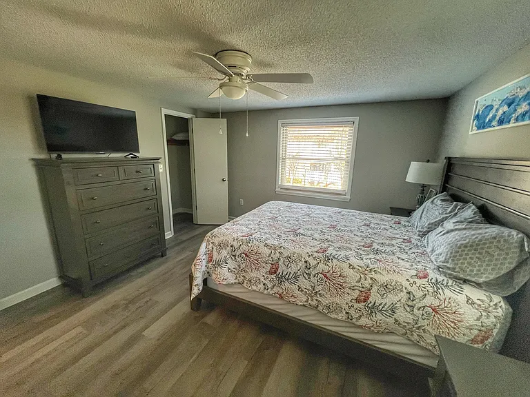 2207 Havens Dr #E — Photo 12