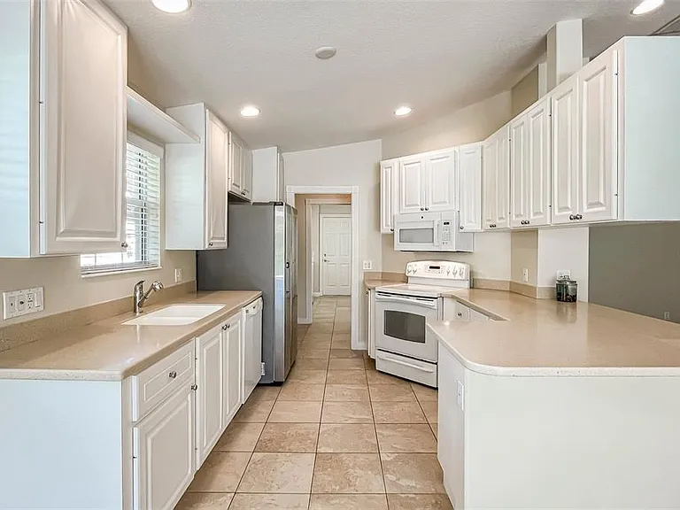 11830 Delfina Ln — Photo 7