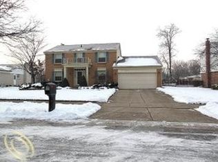 37595 Sunnydale St, Livonia, MI 48154