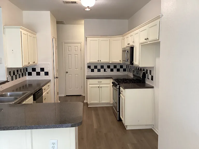 17621 Lead Ln — Photo 3