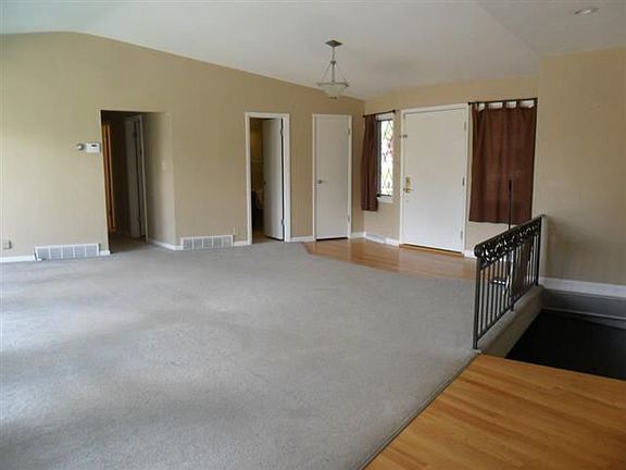 4th image of 23408 Greenleaf Blvd