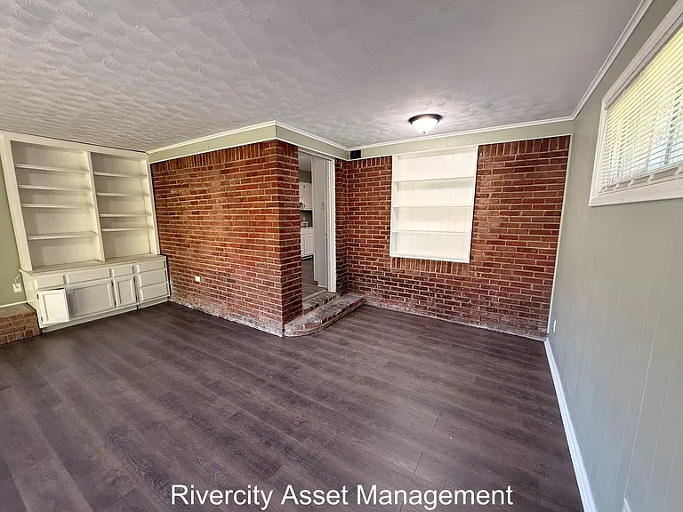 3176 Toby Ln — Photo 6