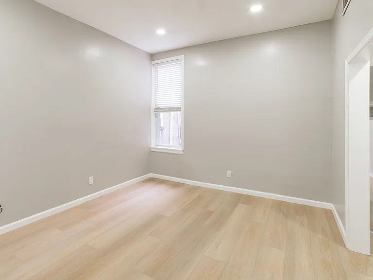 2827 W Girard Avenue — Photo 4