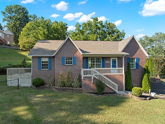 3rd image of 1580 Pin Oak Dr