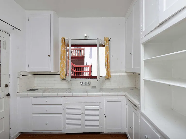 2344 Curlew St #5 — Photo 11