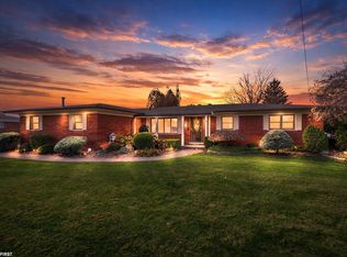 38151 Seaway Ct, Harrison Township, MI