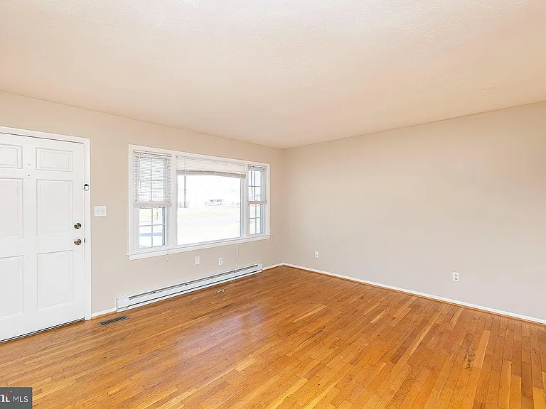 120 Meadowlark Ln — Photo 5