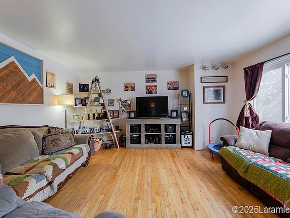 3rd image of 2308 Sheridan St
