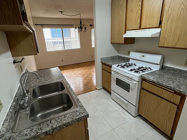 452 W Windsor Rd #2 — Photo 5