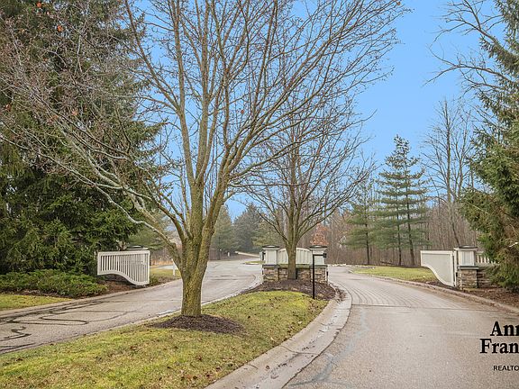 2nd image of 3814 Bridgehampton Dr NE