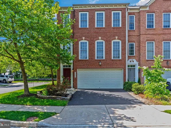4698 Helen Winter Ter, Alexandria, VA 22312