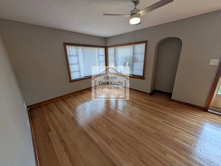 1410 Oak St — Photo 3