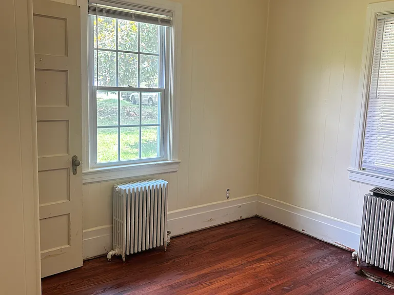 112 Gibson St — Photo 5