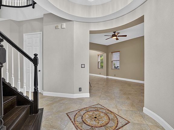 5th image of 742 Cresta Circle