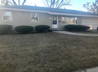 1321 Amber Dr, Montgomery, IL 60538