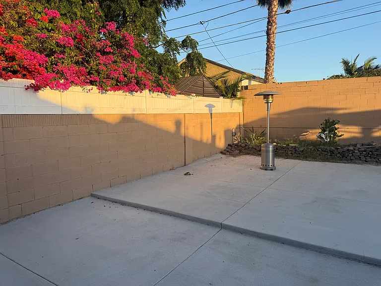 2106 W Olive Ave — Photo 9