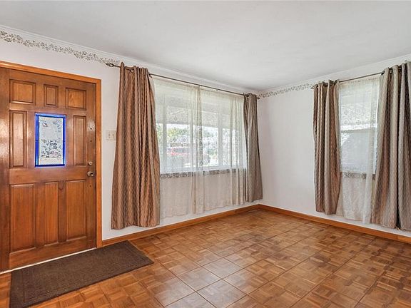 4th image of 909 Maryland Ave