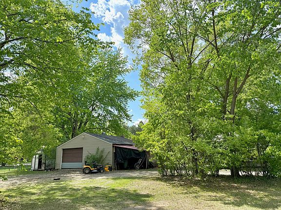 2nd image of 17693 Riverwood Dr