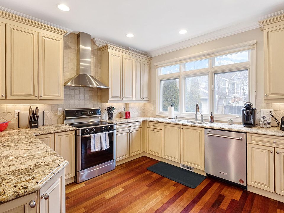 1257 Davis Ave, photo 15