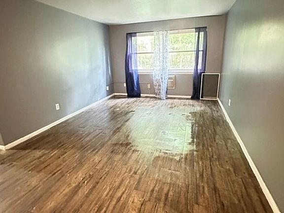 4th image of 19970 Euclid Ave #5
