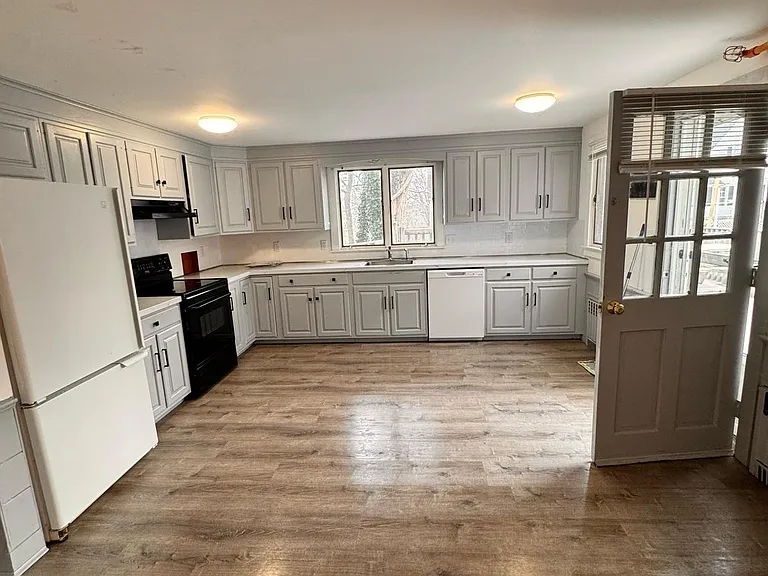 80 Pearl St #1B — Photo 1