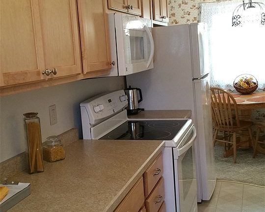 2nd image of 31 Knob Hill Dr