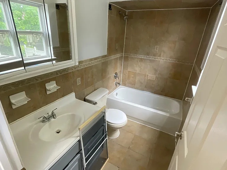 390 S 10th St #2B — Photo 7