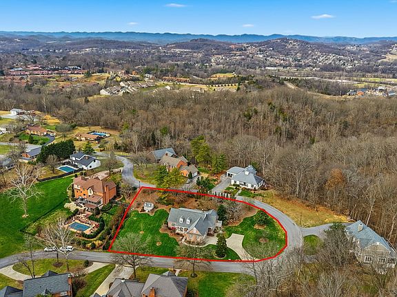 4th image of 1000 Huntington Ct