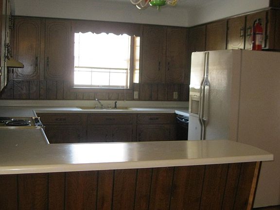 5th image of 101 Greenwood Dr