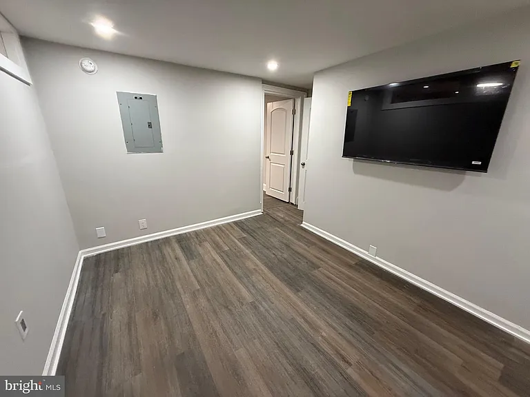 212 Warren St #3 — Photo 2