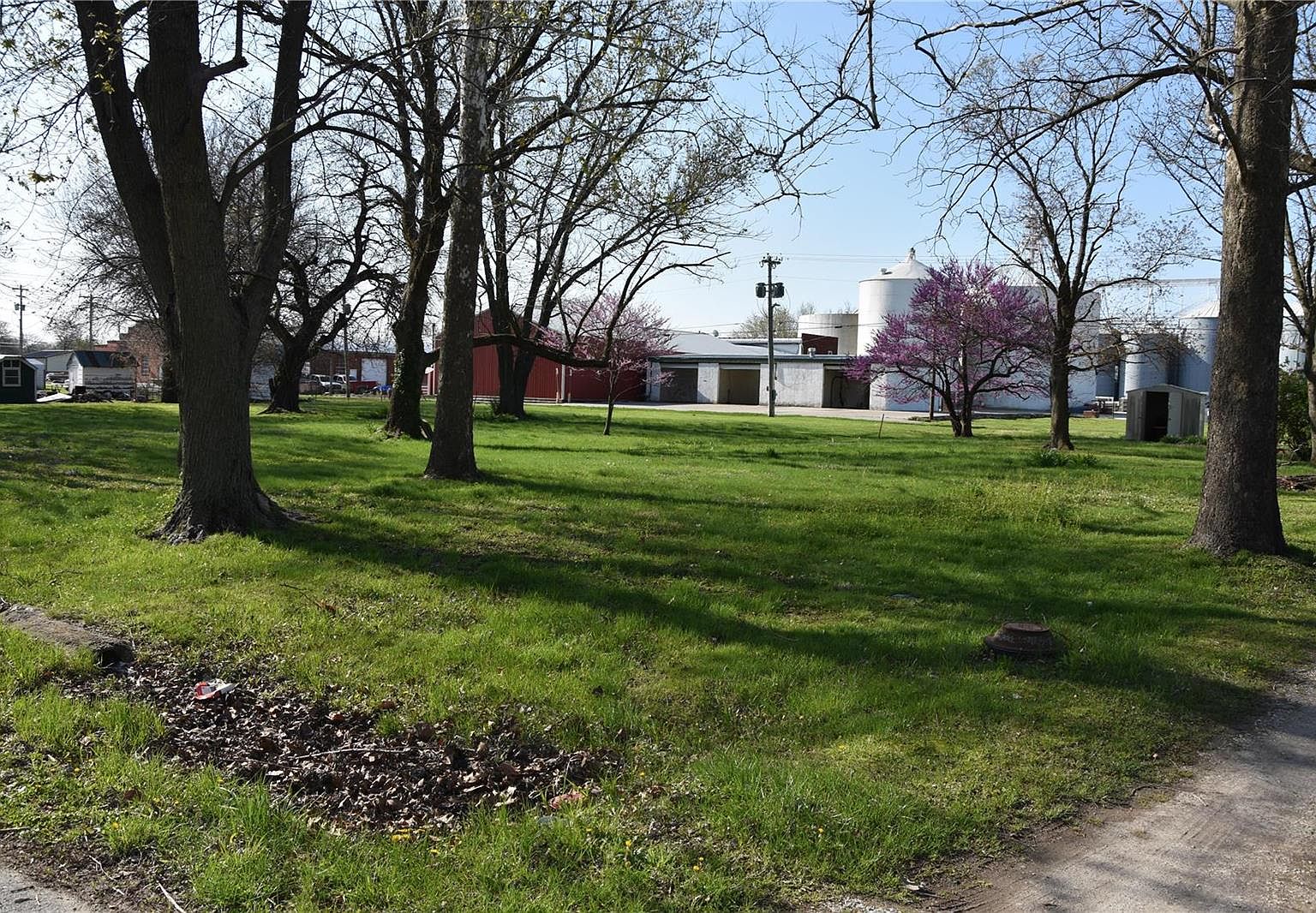 207 W Birch St, Shelbina, MO 63468 Zillow