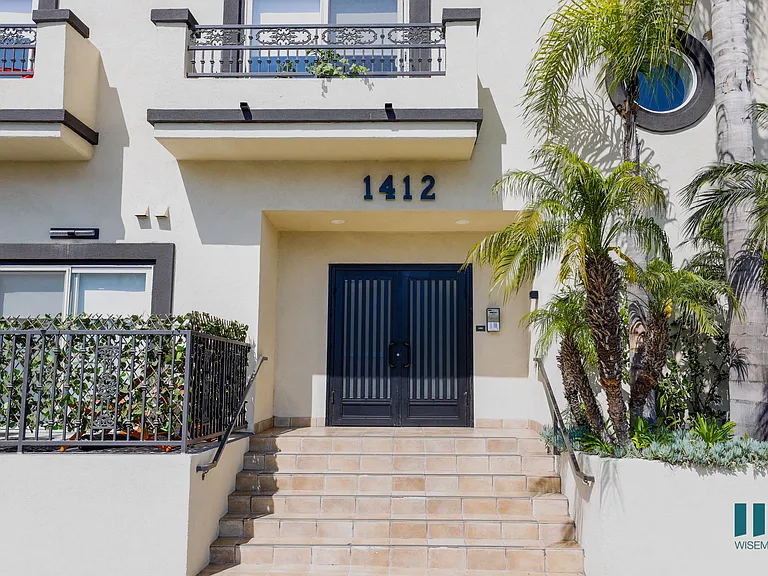 Front Entrance of Colby Villas