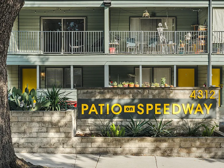 Patio on Speedway — Photo 2