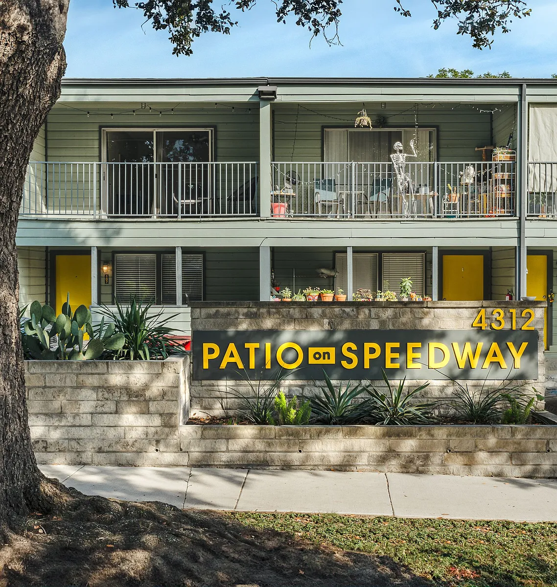 Building Photo - Patio on Speedway