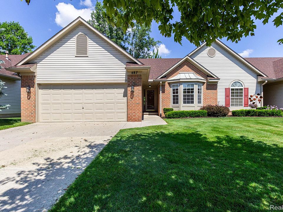 1st image of 487 N Oak Dr