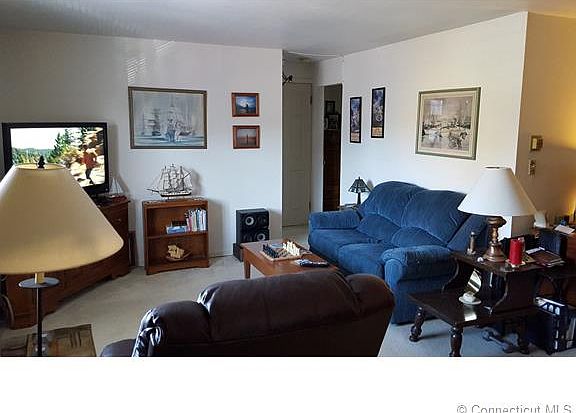2nd image of 16 Robbins Ln APT D